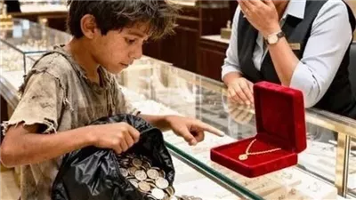 دخل طفلٌ يحمل عملاتٍ باردة… فخرج العالم كلّه أدفأ من قبل