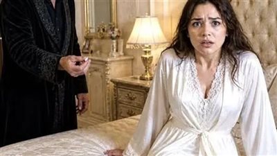 تزوّجتُ رجلًا مسنًا لإنقاذ والدي المړيض، بشرطٍ غريب: كان عليّ كل مساء قبل النوم أن أتناول حبّة مجهولة….