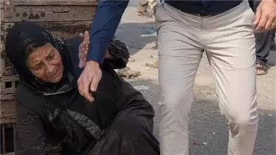 قصة مليونير حديث الثراء دفعَ متسوّلةً فقيرة في السوق
