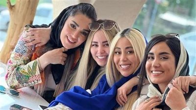 في مدرسة بنات ثانوية في احدي البلاد